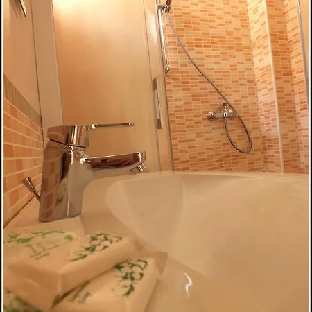 Luana Hotel *